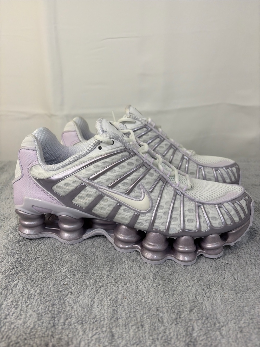 Nike Women's Shox TL in White/Barely Grape. BNWOB!! AR3566-104. Stk#EC0020